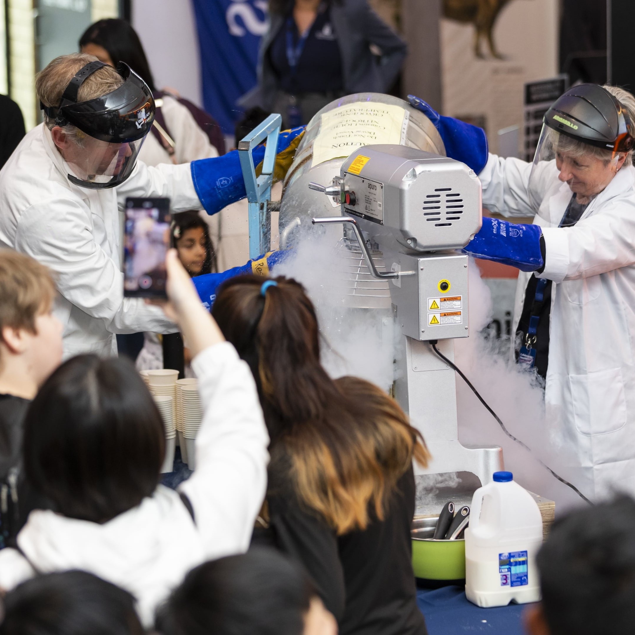 Making ice cream with liquid nitrogen